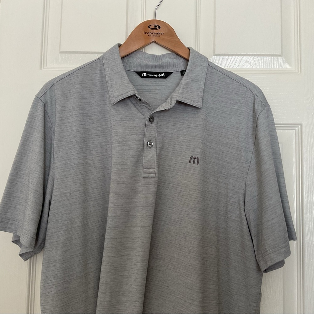 Travis Mathew Polo Shirt Mens XL Extra Large Gray Logo Golf Golfing Casual - Picture 2 of 8